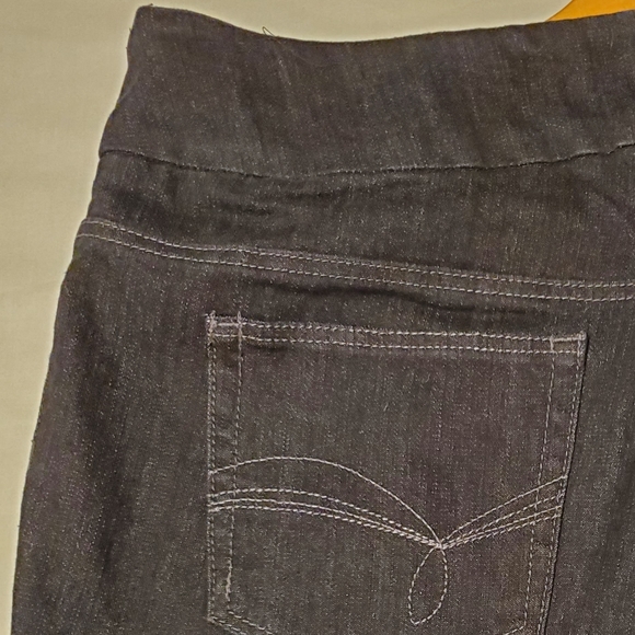 Capris - Picture 3 of 5